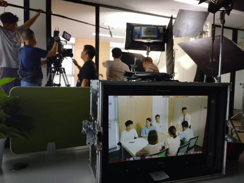 庄河市TVC拍摄公司：科技产品视觉化大师，诠释未来感与功能美学